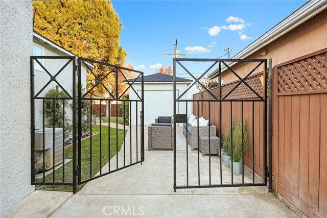 5052 Newcastle, Encino (los Angeles), CA 91316