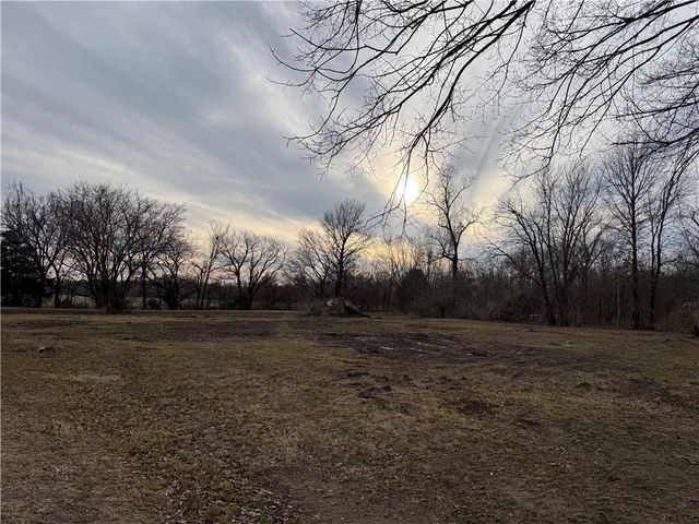 104 S Bailey Road, Pittsburg, KS 66762