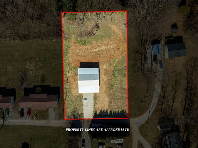 280 Kentucky 639, Albany, KY 42602