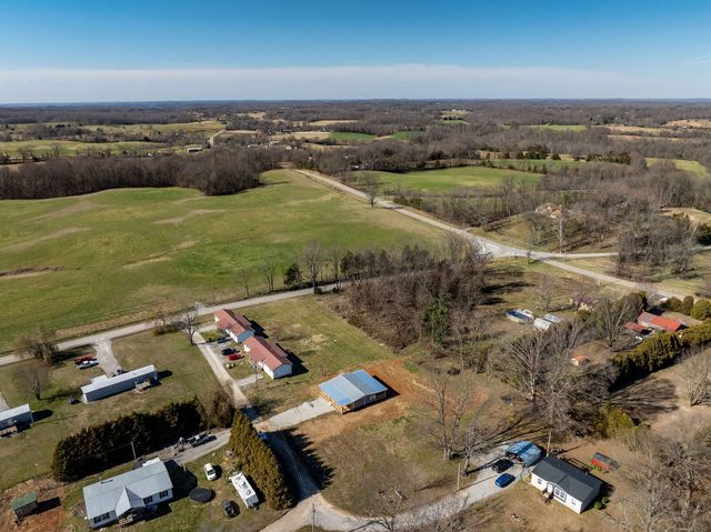 280 Kentucky 639, Albany, KY 42602