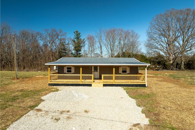 280 Kentucky 639, Albany, KY 42602