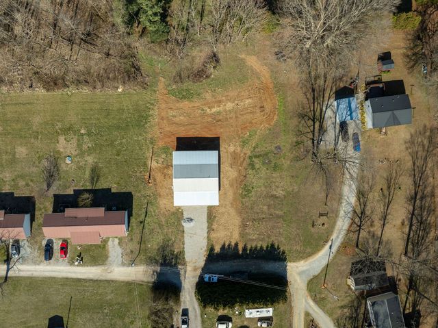 280 Kentucky 639, Albany, KY 42602