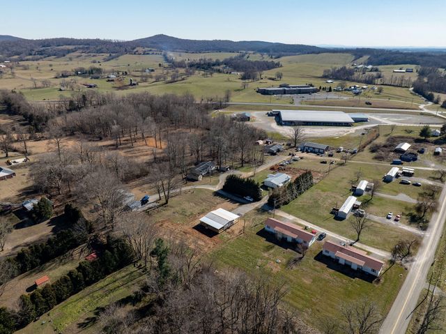 280 Kentucky 639, Albany, KY 42602