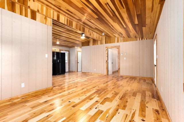 280 Kentucky 639, Albany, KY 42602