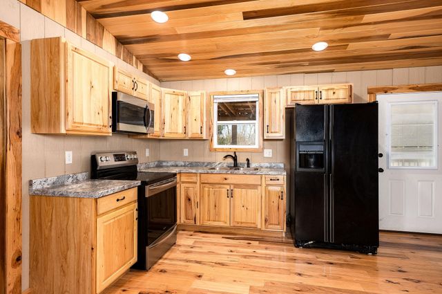 280 Kentucky 639, Albany, KY 42602