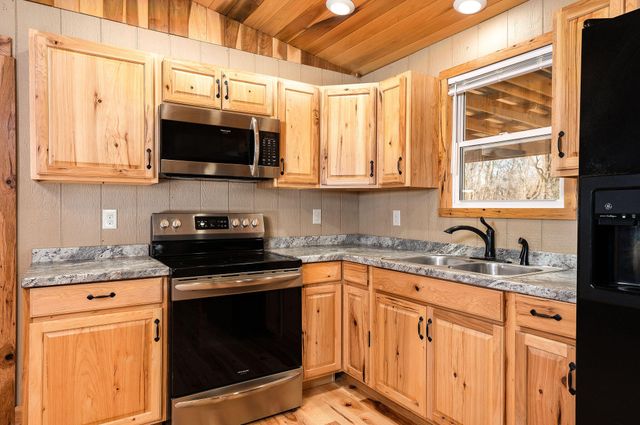 280 Kentucky 639, Albany, KY 42602