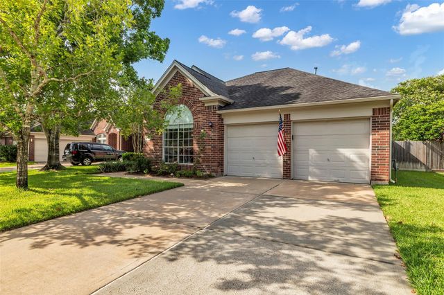 3731 Crescent Drive, Pearland, TX 77584