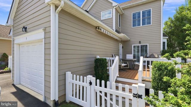 5 CHAPMAN AVE, Doylestown, PA 18901