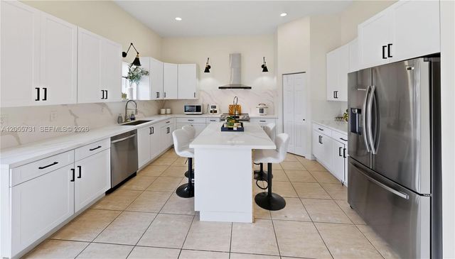 2002 NE 39th Ter, Homestead, FL 33033