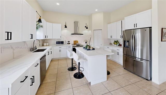 2002 NE 39th Ter, Homestead, FL 33033
