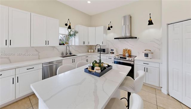 2002 NE 39th Ter, Homestead, FL 33033