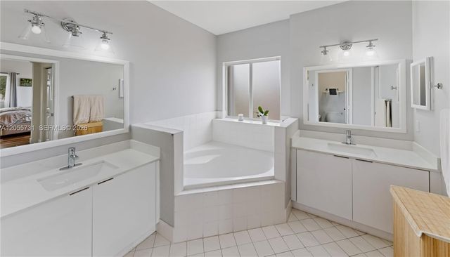 2002 NE 39th Ter, Homestead, FL 33033
