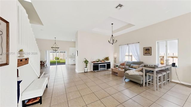 2002 NE 39th Ter, Homestead, FL 33033