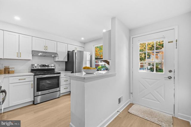8449 SUGAR CREEK LN, Springfield, VA 22153