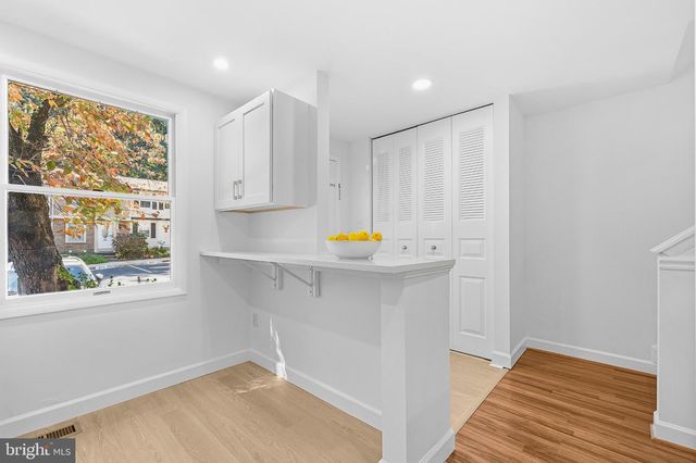 8449 SUGAR CREEK LN, Springfield, VA 22153