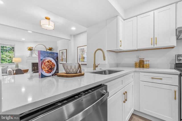 8449 SUGAR CREEK LN, Springfield, VA 22153