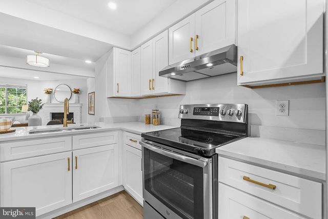 8449 SUGAR CREEK LN, Springfield, VA 22153