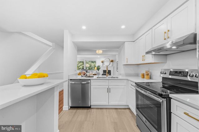 8449 SUGAR CREEK LN, Springfield, VA 22153