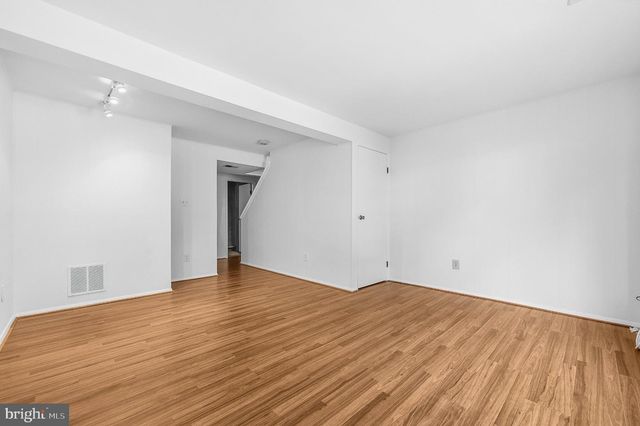 8449 SUGAR CREEK LN, Springfield, VA 22153