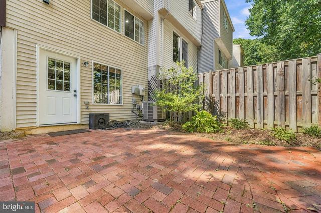 8449 SUGAR CREEK LN, Springfield, VA 22153