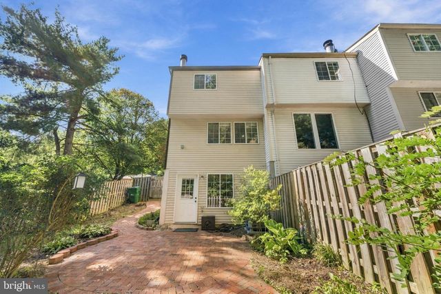 8449 SUGAR CREEK LN, Springfield, VA 22153