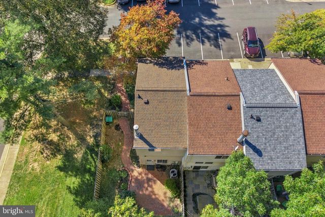 8449 SUGAR CREEK LN, Springfield, VA 22153