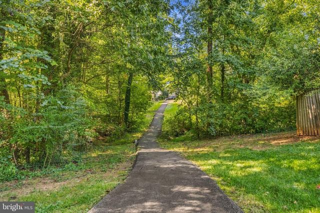 8449 SUGAR CREEK LN, Springfield, VA 22153