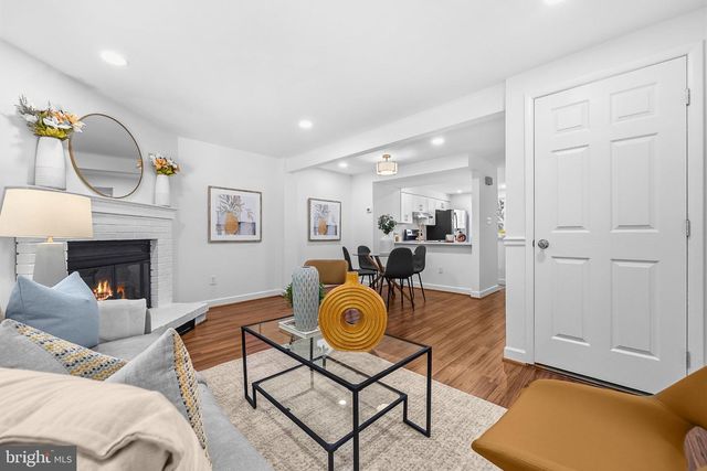 8449 SUGAR CREEK LN, Springfield, VA 22153