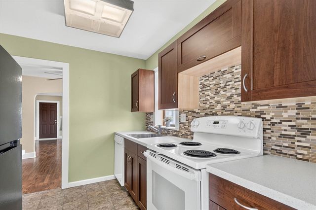 2815 Overhill Road, Jackson, MI 49203