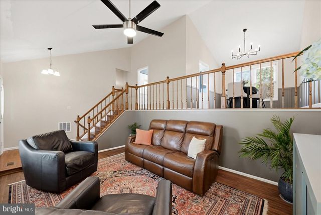13704 SPRINGHAVEN DR, Chantilly, VA 20151