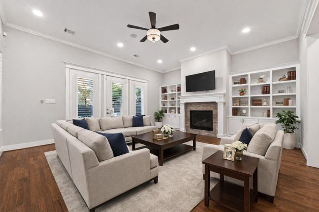 821 E 25th Street E, Houston, TX 77009