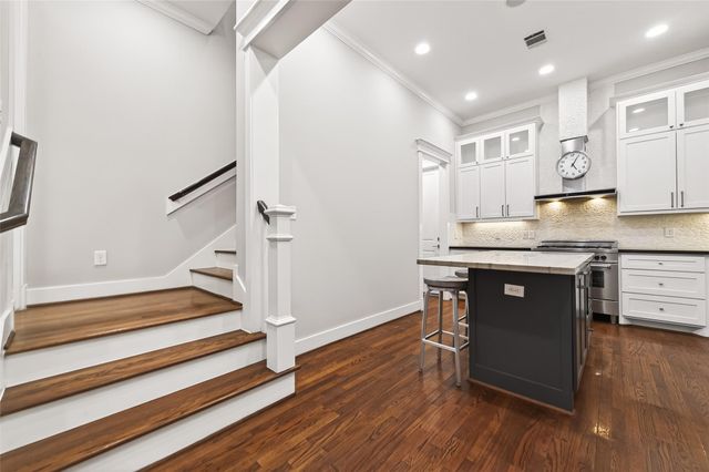 821 E 25th Street E, Houston, TX 77009