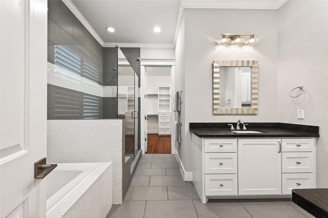 821 E 25th Street E, Houston, TX 77009