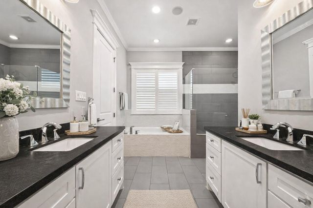 821 E 25th Street E, Houston, TX 77009