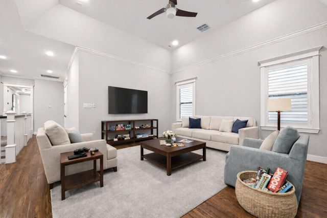 821 E 25th Street E, Houston, TX 77009