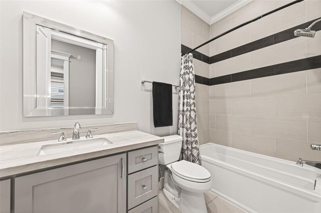 821 E 25th Street E, Houston, TX 77009