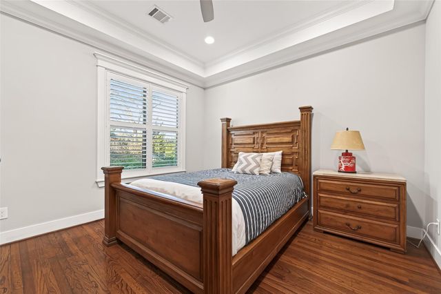 821 E 25th Street E, Houston, TX 77009