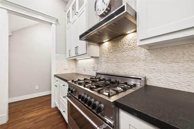 821 E 25th Street E, Houston, TX 77009