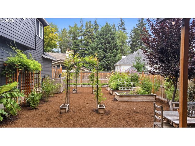2669 GARFIELD St, Eugene, OR 97405