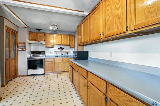 1108 LOCUST, Kadoka, SD 57543