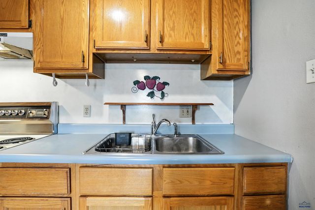 1108 LOCUST, Kadoka, SD 57543