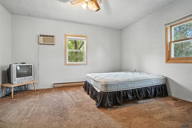 1108 LOCUST, Kadoka, SD 57543