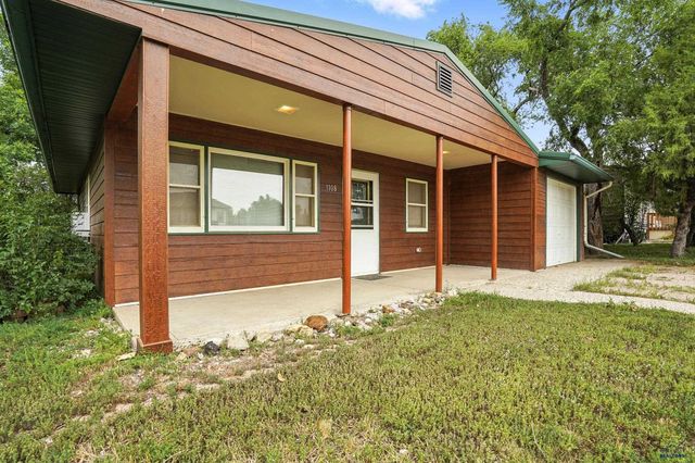 1108 LOCUST, Kadoka, SD 57543