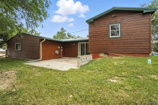 1108 LOCUST, Kadoka, SD 57543