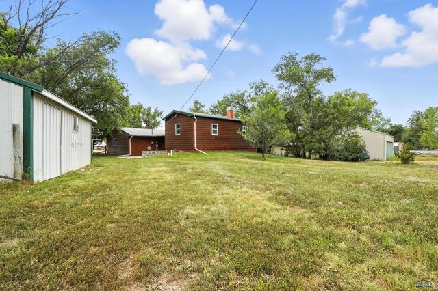 1108 LOCUST, Kadoka, SD 57543