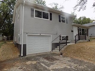 2074 N Albertha Avenue, Springfield, MO 65803