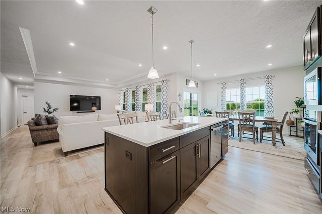 34633 N Legends Way, Grafton, OH 44044