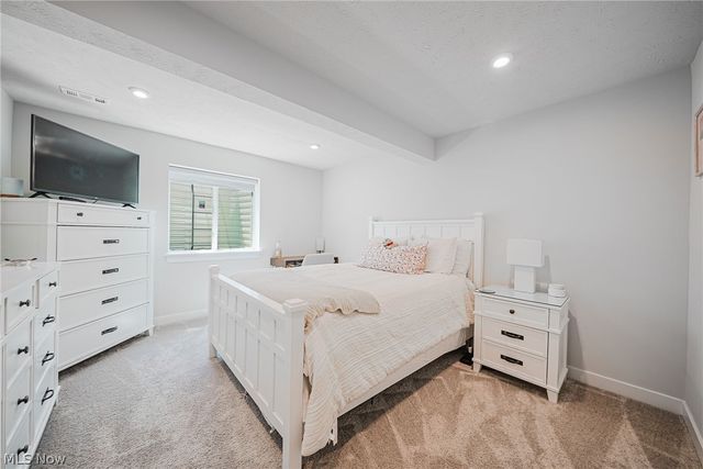 34633 N Legends Way, Grafton, OH 44044