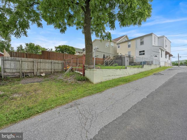 1536 MOUNT HOPE AVE, Pottsville, PA 17901