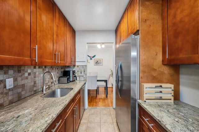 196-72 69th Ave 1 FL, Fresh Meadows, NY 11365